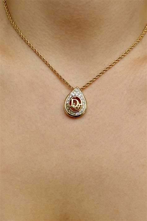 dior necklace pendant